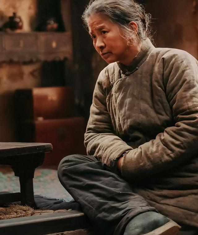 《生万物》3个土掉渣“老婆子”，年轻时美貌无双，颜值不输杨幂