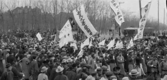 他是中央组织部原部长，69岁官至正国级，如今长子是全国政协委员