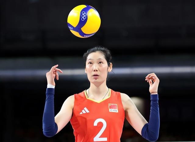 “远走”意大利10个月，官媒揭开朱婷真实处境，郎平说的一点没错
