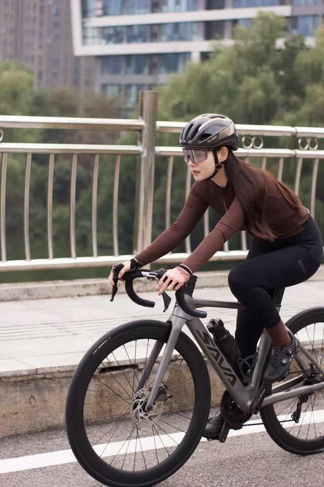 热爱骑行的人，大多有点倔。