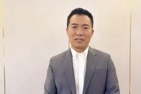 批评拜合拉木惹争议后，黄健翔发8字支持国足生死战：丢掉幻想，坚守陪伴图片