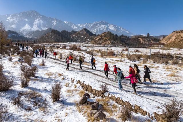 祁连山下燃激情——2025年“双11”全国持杖行走联动日(张掖肃南站)活动成功举办