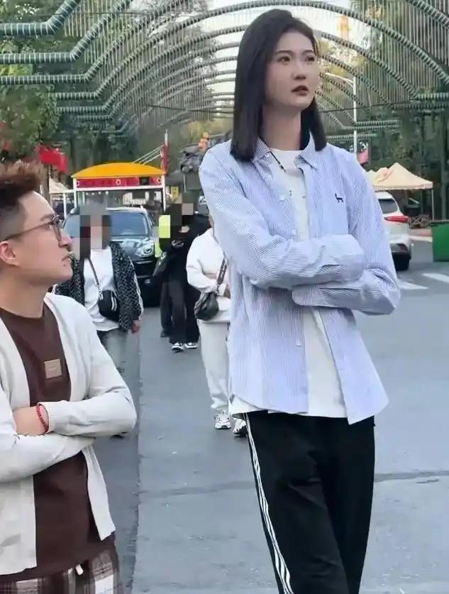 东北女孩身高2.26米，貌美如花	，妈妈却天天发愁：这辈子都难嫁人