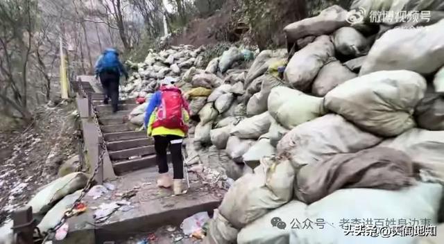 陕西华阴华山景区垃圾“围城”毁名山,华山景区该醒醒了