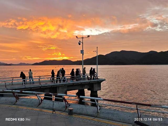 到沙头角看海上日出