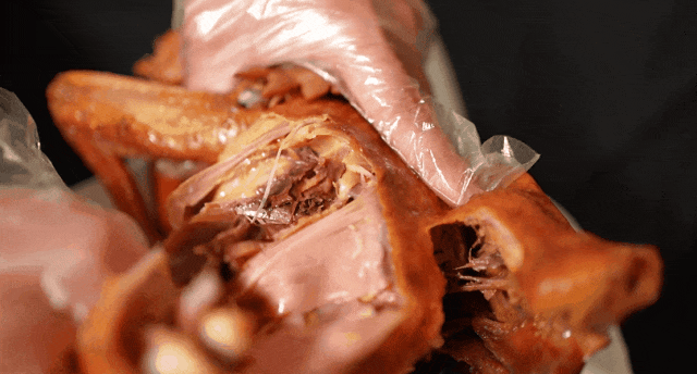 成都出发2.5h刹拢最绝红叶之城！秋色媲美九寨，一城吃够三省美食！更有山林温泉泡过瘾！