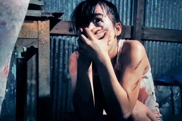 15万成本，演员边拉屎边化妆，导演全家当人肉摇臂，炸出票房传奇