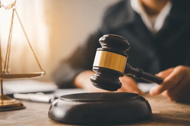 华为芯片大案14人全判刑！偷走9亿研发成果，公司被强制解散！