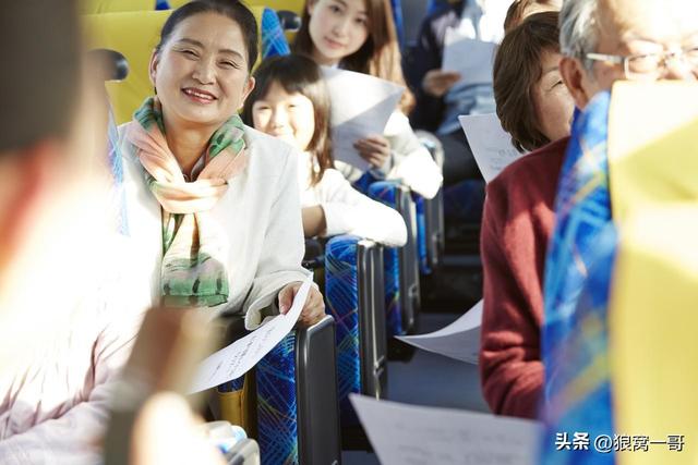 老年人出门旅行，这几条保命原则必须牢记