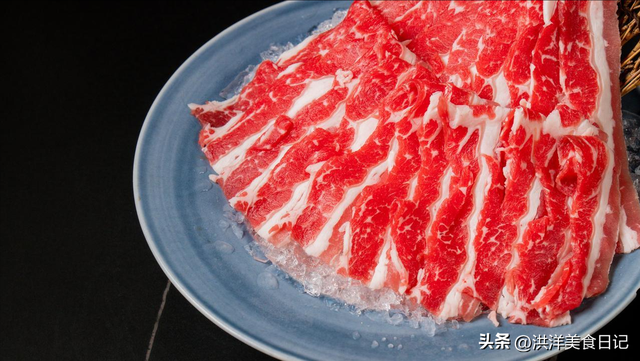 吃火锅时，老板最想你点6道菜，后厨一上菜，老板立马转身算成本