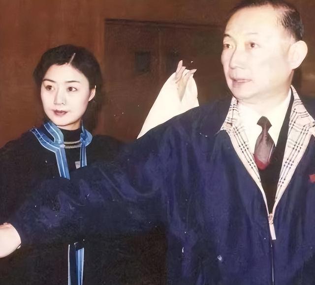 59岁李胜素：她不要丈夫、不要孩子，却活成了最让人羡慕的女人