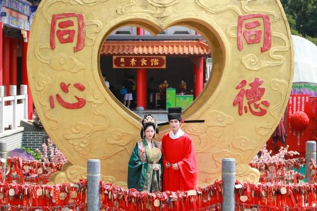 大年初六，迎六顺！观音山上众多游客接福接顺，解锁新春顺心游