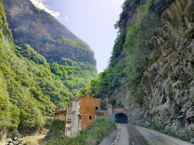 穿行巴山大峡谷，跨越川渝省界（宣汉-城口）