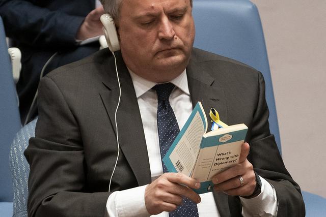 高市早苗拒绝认错，乌克兰派人飞来北京，带来一个中方想要的承诺