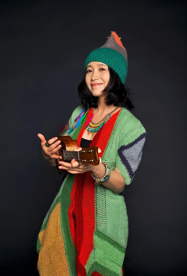 她连上5次春晚，私下却和恩师同居怀孕被骗流产，今57岁依然单身