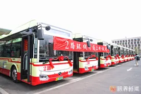 “停靠在八楼”的2路汽车重启 全新面貌回归城市街头图片