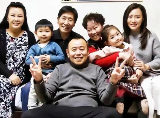 全家移民真相大白2年，享正师级待遇的潘长江，已走上另一条大道