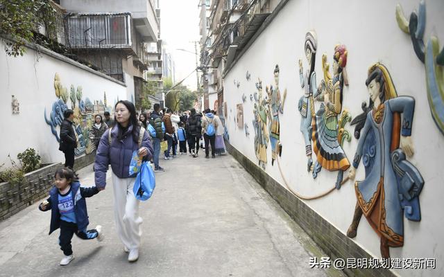 “大手牵小手”亲子城市穿越赛活力开赛