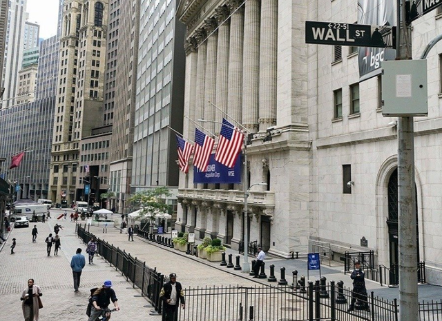 华尔街押宝经济！美股零售股狂飙，道指创20年最佳开局！