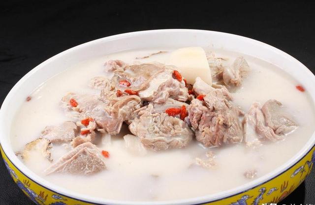 医生提醒：服用瑞舒伐他汀，这3种食物要戒掉，再吃容易心肌梗死