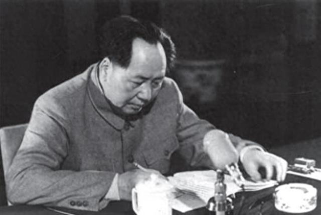 贴身保护毛主席30年，汪东兴晚年后悔道：当年瞎了眼让主席用此人