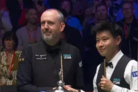 伟大18-12！赵心童首夺世锦赛冠军，超越丁俊晖创历史，奖金483万图片