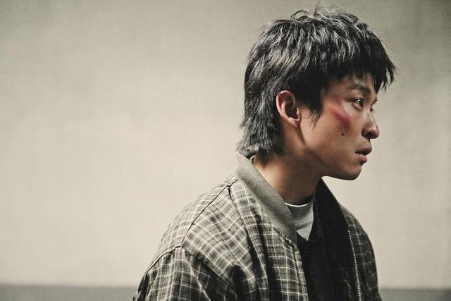 身价过亿坐拥北京一条街，陈道明得叫她姐，儿子是骄傲更是心病