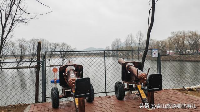 泰安：它是泰城西南著名景点之一，湖光山色，有诸多不同品类动物