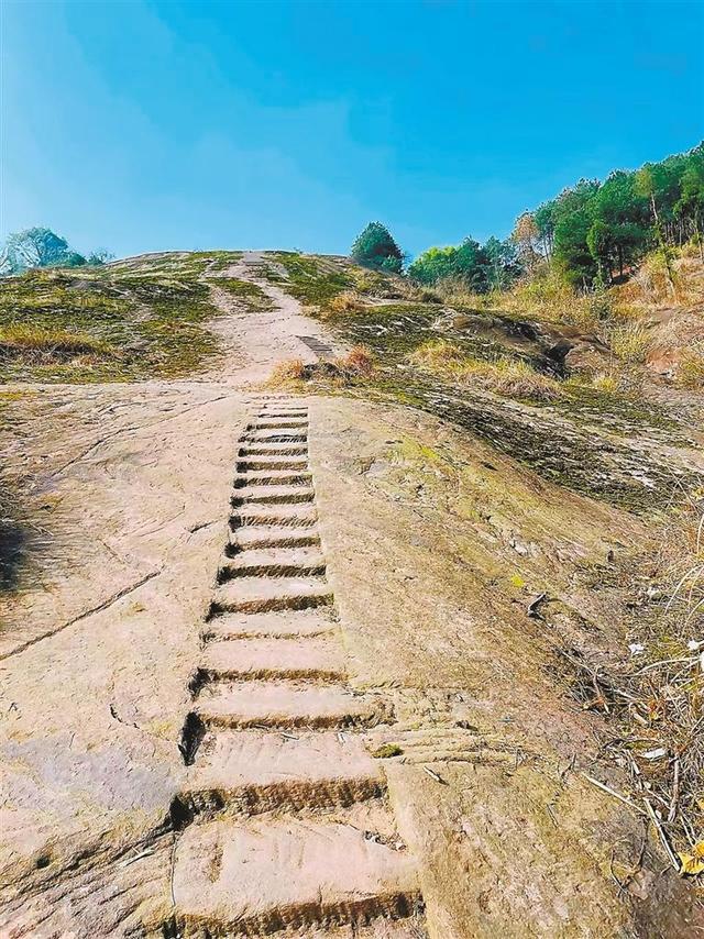 冬日彩林+岩壁徒步双线启程 欢迎上厢遇小程序报名参与