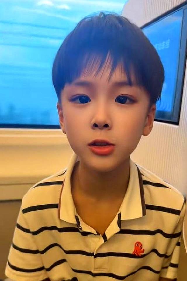杨子陪黄圣依娘家过中秋，13岁安迪瘦身变化大