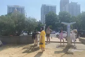 烟台各大海水浴场“上新”，海滨夏日更便民图片