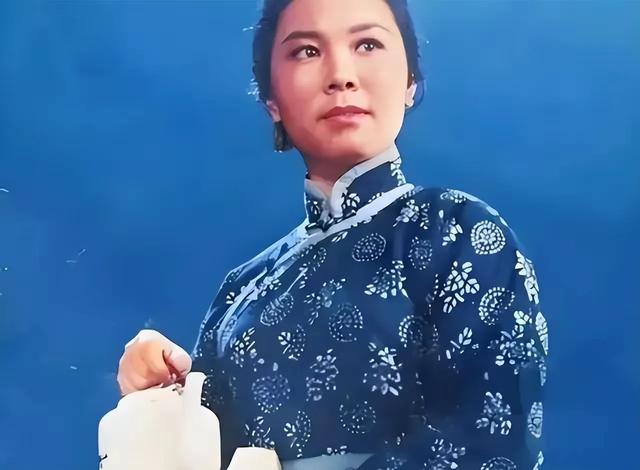 被日寇撕裂成两段,40年后才知道,她竟然是大名鼎鼎的阿庆嫂