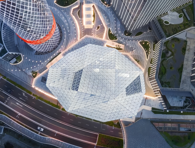 上海新地标：“定海神针”是真高，“东海龙宫”也是真闪！