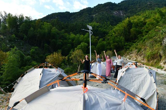 湖北通城：高山帐篷露营点亮夏日“凉经济”