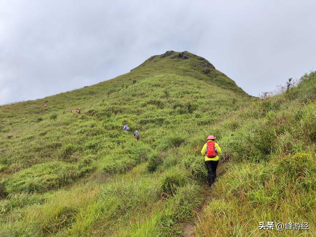 徒步信宜十二灶顶，遇暴雨被淋落汤鸡，却邂逅雨过天晴的美景