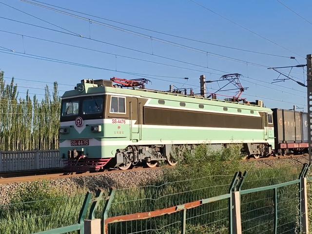 兰州开往银川的列车