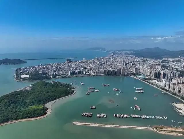 一座被潮汐反复雕刻且像一块被海水打磨千年的城市粤N广东汕尾市