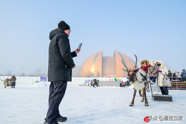 视觉·昌吉 | 昌吉“丝路冰城”火了！冰雕、驯鹿、雪地摩托，解锁冬日浪漫