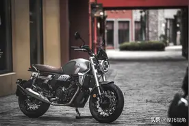 续航超强！盘点那些拥有20L超大油箱的复古摩托车图片