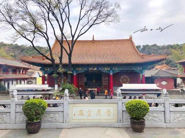 昆明这座千年古寺“好奇怪”：进门要走下坡，大雄宝殿在最低处？