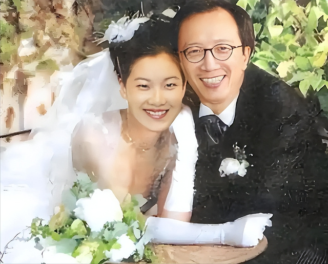 老夫少妻的"残酷现实"，在梁锦松和伏明霞，身上展现的淋漓尽致