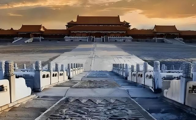 毛主席一生不进故宫，终生再未回延安？周总理的一句话道出实情！