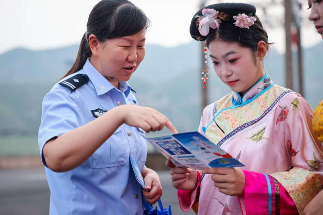 禁毒宣传进景区 绿色无毒伴你行