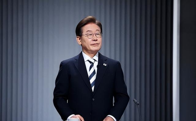 联合国管不了，特朗普在空军一号紧急表态：中国有对付我们的手段