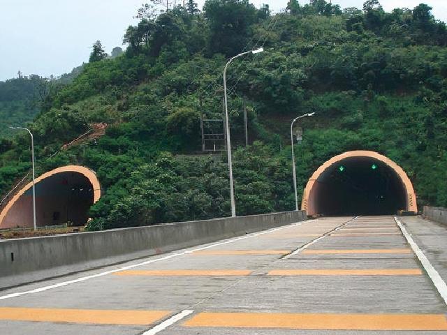 亚洲第一隧道有多牛？投资 40 亿全长 18 公里，创中国基建史多项第一