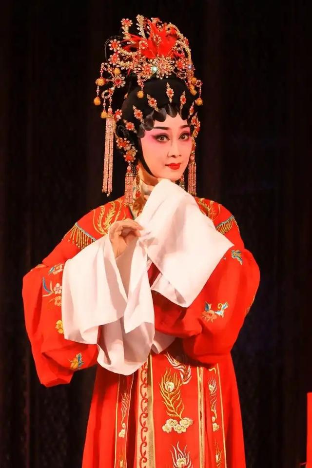 广州美女蒋文端：26岁离开TVB，已当了9年领导，56岁仍美貌出众