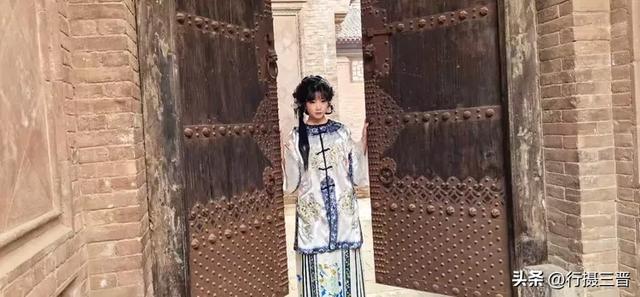 汉服古韵迎佳节 别样三八绽芳华——万荣李家大院妇女节人气火爆