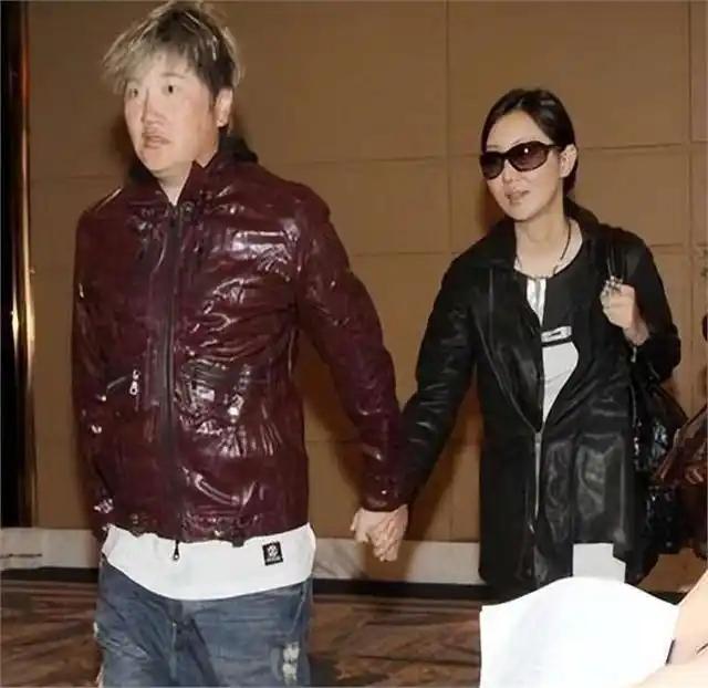 她，主持出身，一婚嫁老师，二婚嫁富二代，三婚嫁歌手，如今怎样