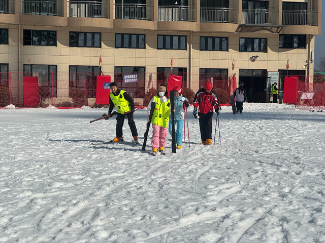 冬日“热”雪！磐安滑雪场周末迎客流高峰