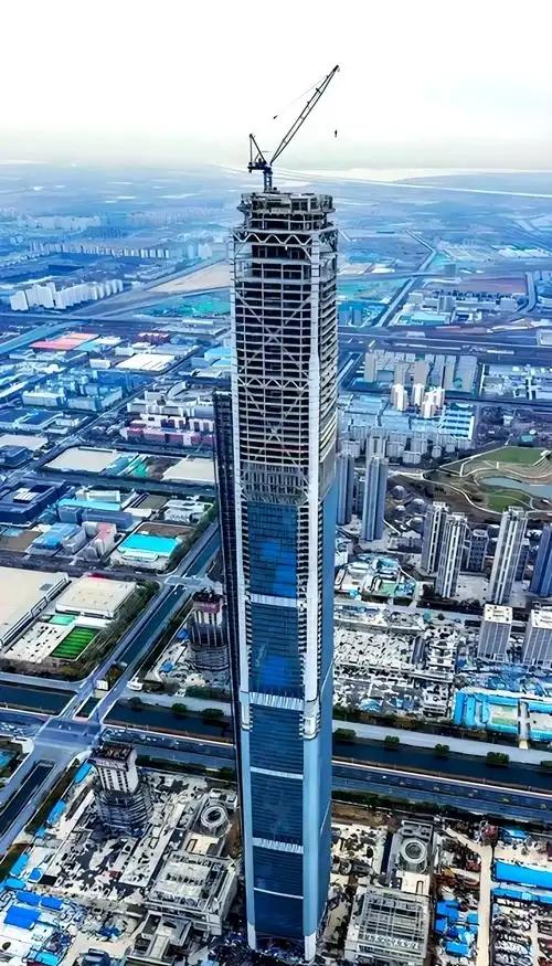 花700亿建中国第一高楼，如今17年过去，高楼却成最大烂尾楼